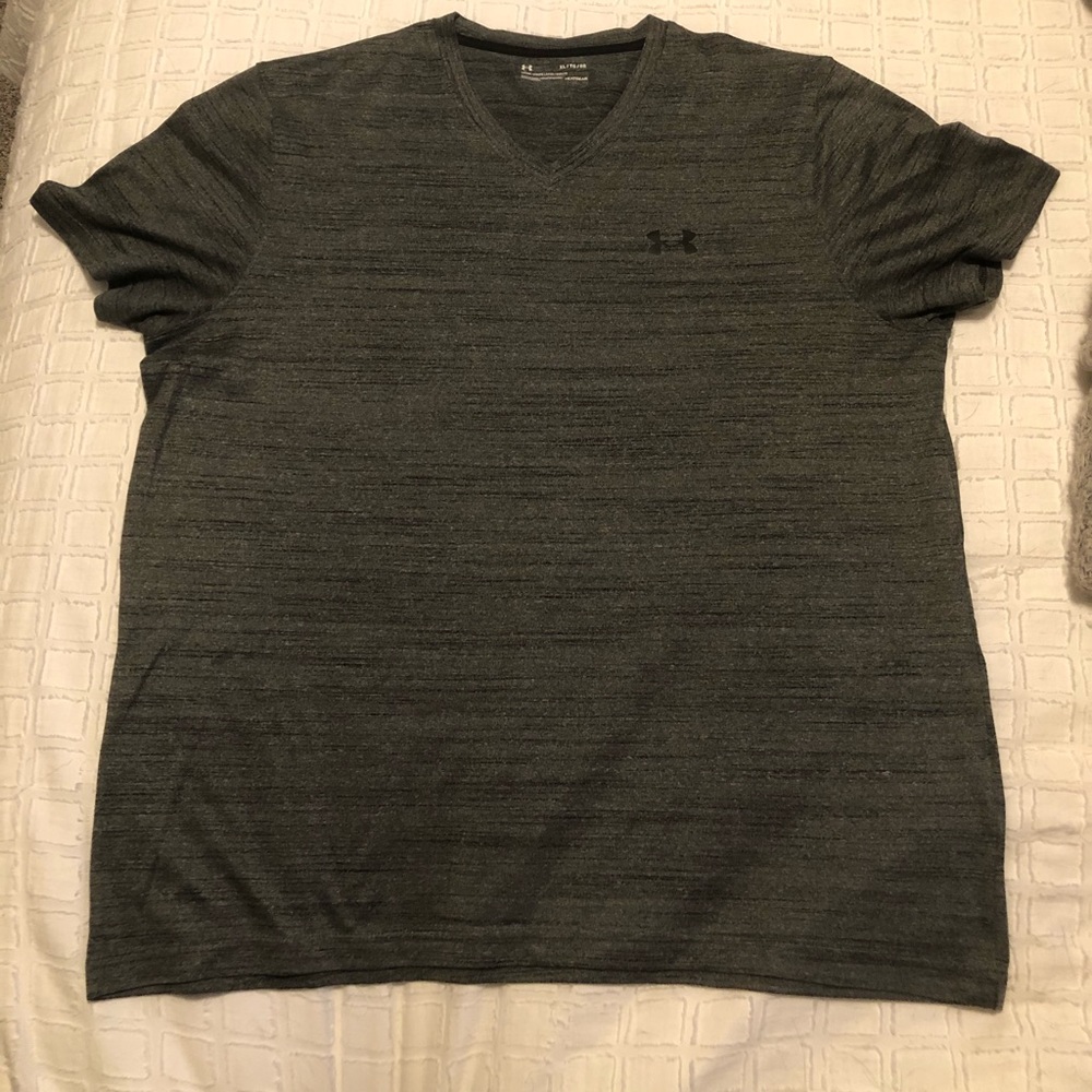 Under Armour vneck tee
